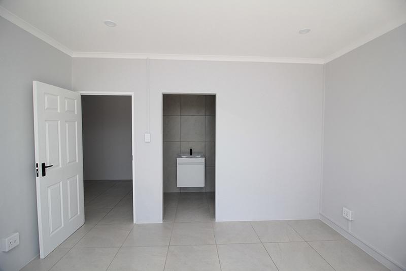 5 Bedroom Property for Sale in Fraaiuitsig Western Cape